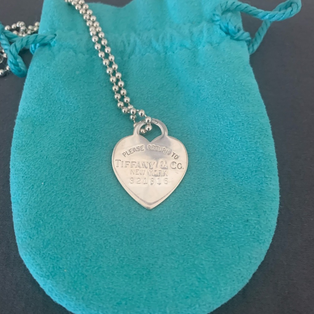 Return to Tiffany & Co Heart silver necklace